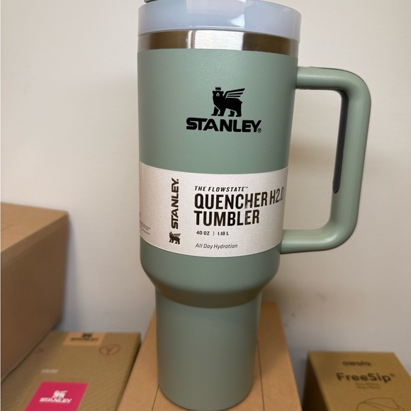 $$-SALE-$$ Stanley Quencher Tumbler 40oz in Bay Leaves - Picture 1 of 4